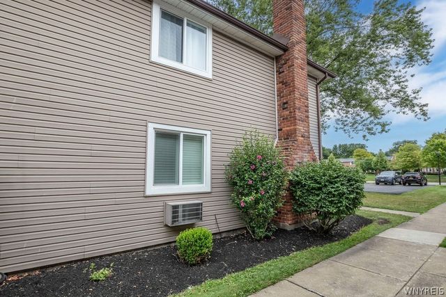 40 Wellington Court, Amherst, NY 14221