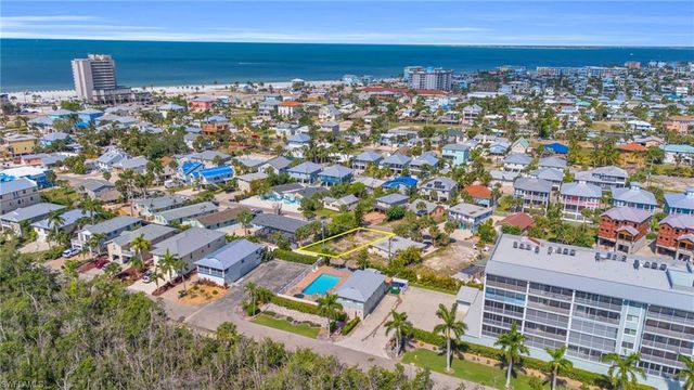 250 Fairweather LN, Fort Myers Beach, FL 33931