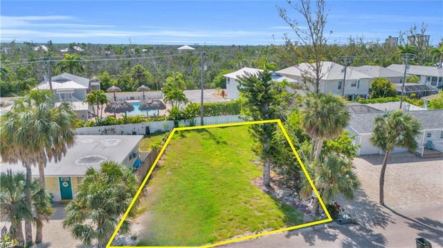 250 Fairweather LN, Fort Myers Beach, FL 33931
