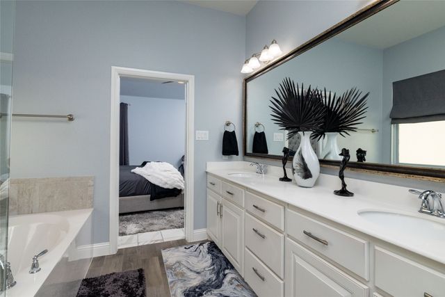 4008 Knollbrook Lane, Fort Worth, TX 76137
