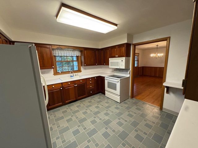 62 S Harmony Drive, Janesville, WI 53545