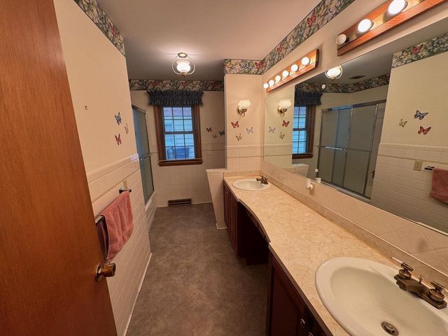 62 S Harmony Drive, Janesville, WI 53545