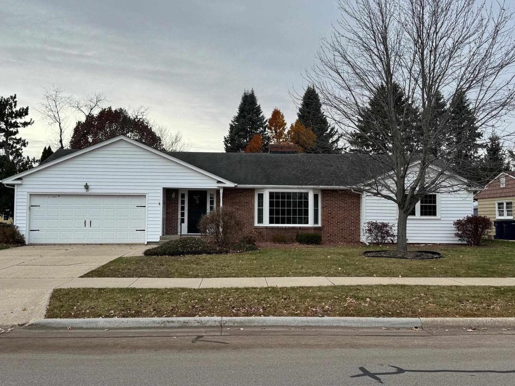 62 S Harmony Drive, Janesville, WI 53545