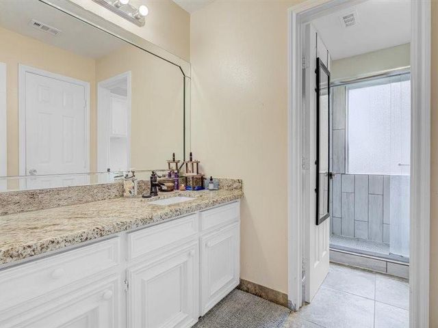 8422 Tavenor Lane, Houston, TX 77075