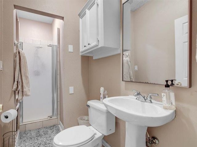 8422 Tavenor Lane, Houston, TX 77075