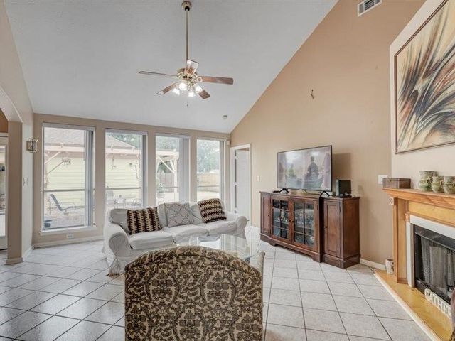 8422 Tavenor Lane, Houston, TX 77075