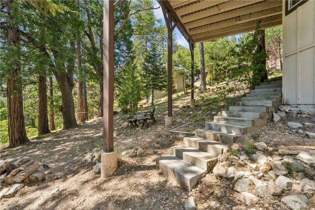 686 Grass Valley, Lake Arrowhead, CA 92352
