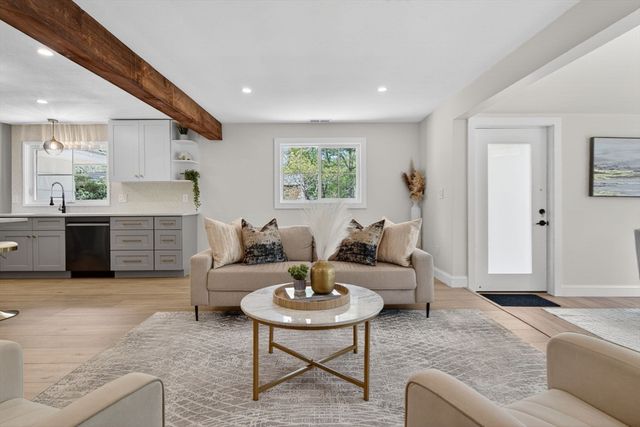 8 Topeka Rd, Chelmsford, MA 01824