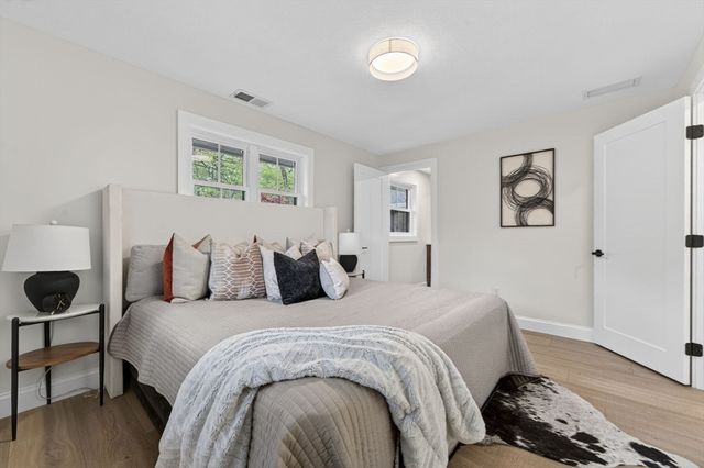 8 Topeka Rd, Chelmsford, MA 01824