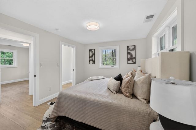 8 Topeka Rd, Chelmsford, MA 01824