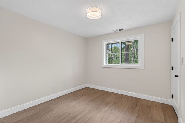 8 Topeka Rd, Chelmsford, MA 01824