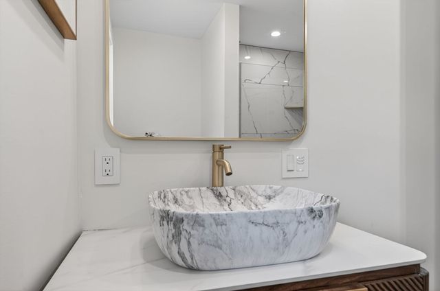 8 Topeka Rd, Chelmsford, MA 01824