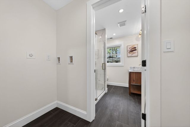 8 Topeka Rd, Chelmsford, MA 01824