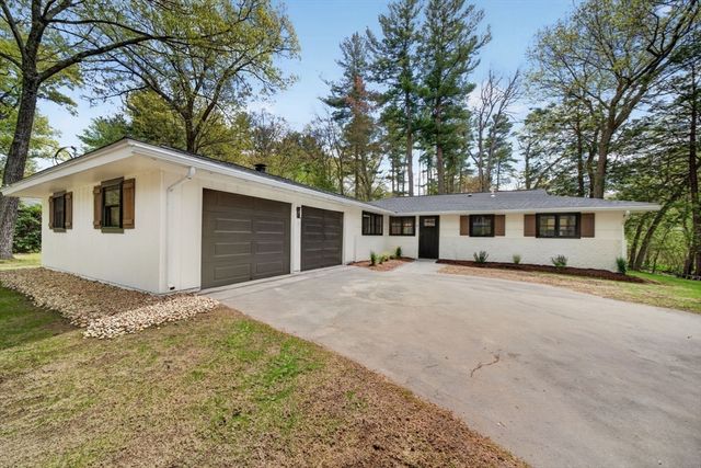 8 Topeka Rd, Chelmsford, MA 01824