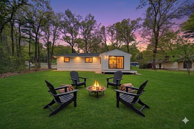 8 Topeka Rd, Chelmsford, MA 01824