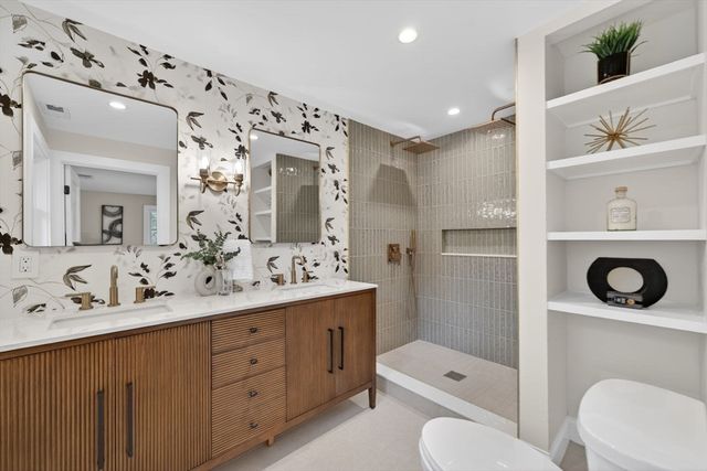 8 Topeka Rd, Chelmsford, MA 01824