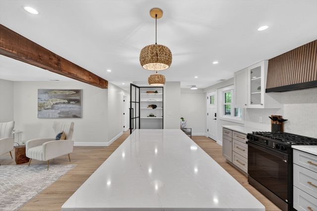 8 Topeka Rd, Chelmsford, MA 01824