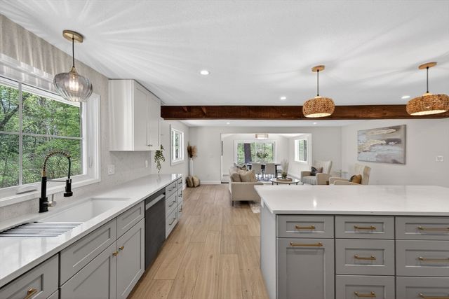8 Topeka Rd, Chelmsford, MA 01824