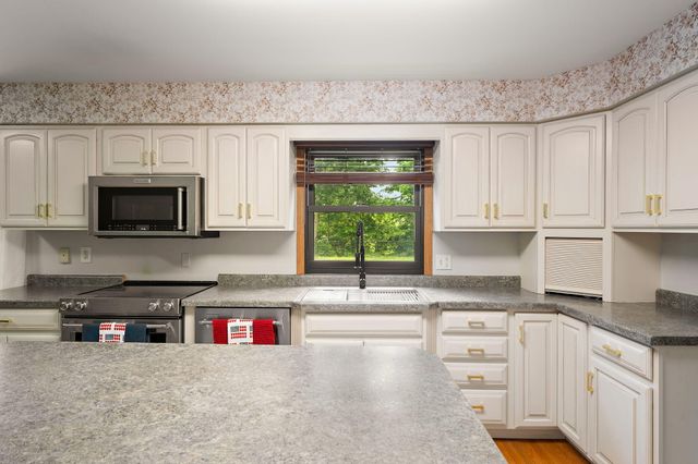 1261 Redbud Drive, Chesterton, IN 46304