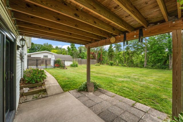 1261 Redbud Drive, Chesterton, IN 46304