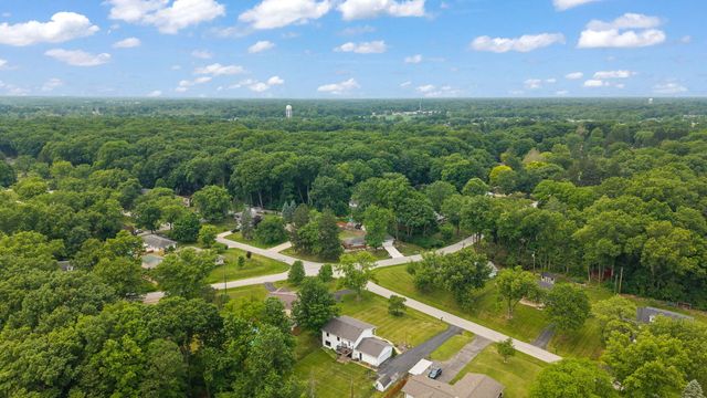 1261 Redbud Drive, Chesterton, IN 46304