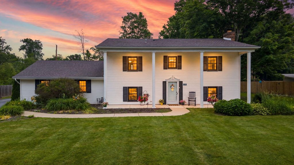 1261 Redbud Drive, Chesterton, IN 46304
