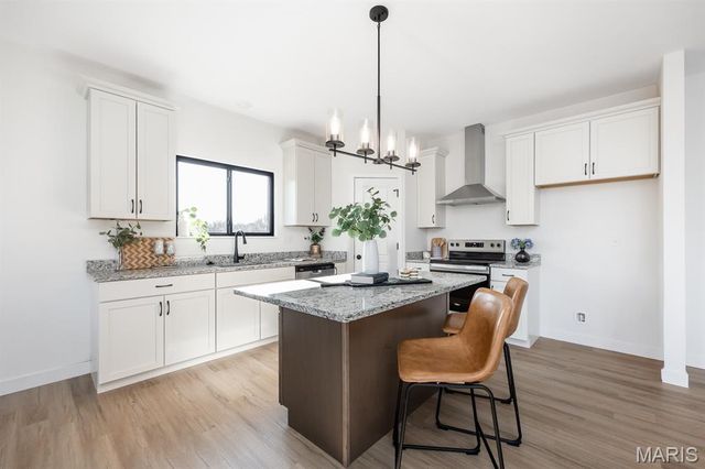 199 Grand View Hills Lane, Edwardsville, IL 62025