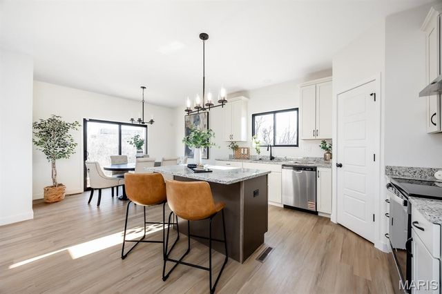 199 Grand View Hills Lane, Edwardsville, IL 62025