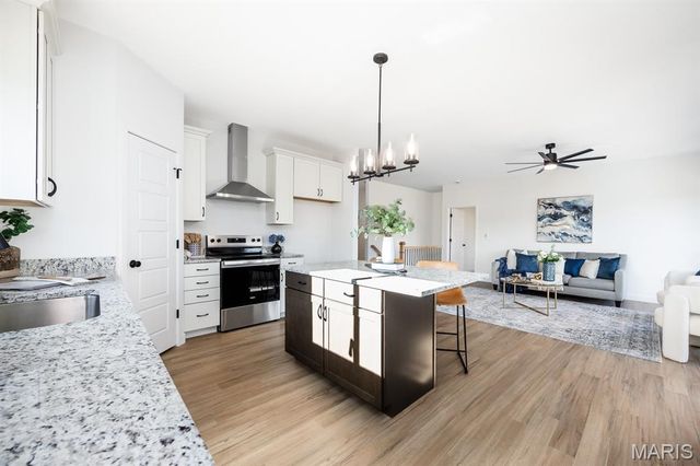 199 Grand View Hills Lane, Edwardsville, IL 62025