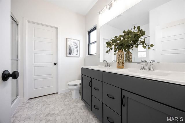 199 Grand View Hills Lane, Edwardsville, IL 62025