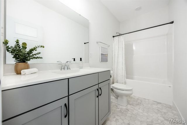 199 Grand View Hills Lane, Edwardsville, IL 62025