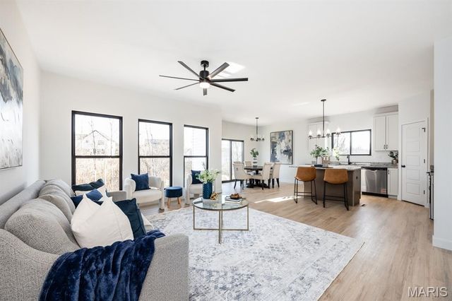 199 Grand View Hills Lane, Edwardsville, IL 62025