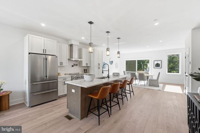 1004 50TH PL NE, Washington, DC 20019