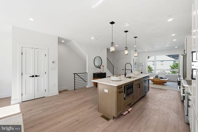 1004 50TH PL NE, Washington, DC 20019