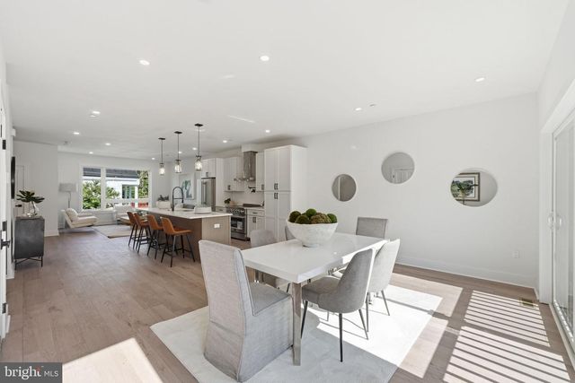 1004 50TH PL NE, Washington, DC 20019