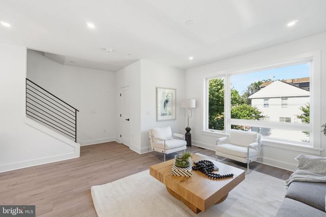 1004 50TH PL NE, Washington, DC 20019