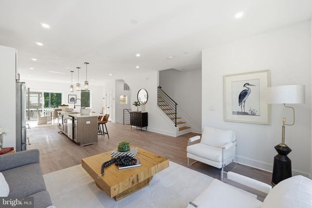 1004 50TH PL NE, Washington, DC 20019