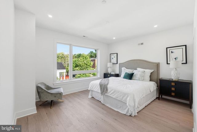 1004 50TH PL NE, Washington, DC 20019