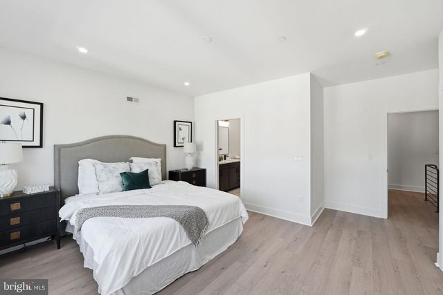 1004 50TH PL NE, Washington, DC 20019