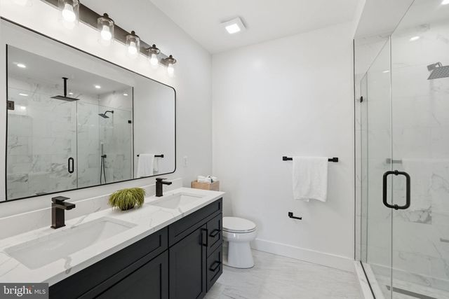 1004 50TH PL NE, Washington, DC 20019