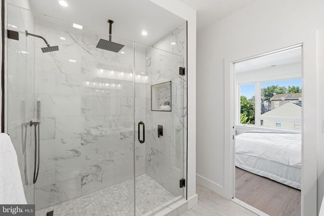 1004 50TH PL NE, Washington, DC 20019