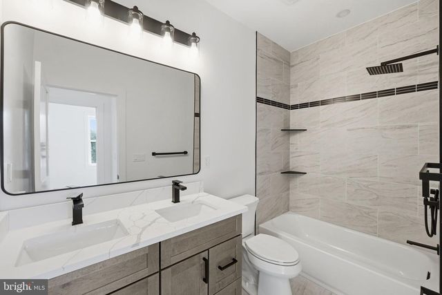 1004 50TH PL NE, Washington, DC 20019
