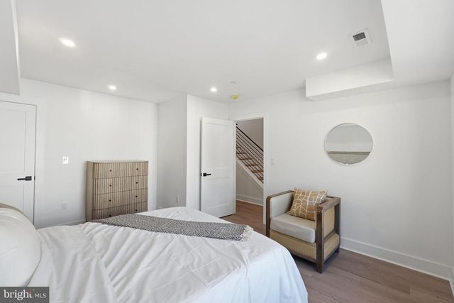 1004 50TH PL NE, Washington, DC 20019