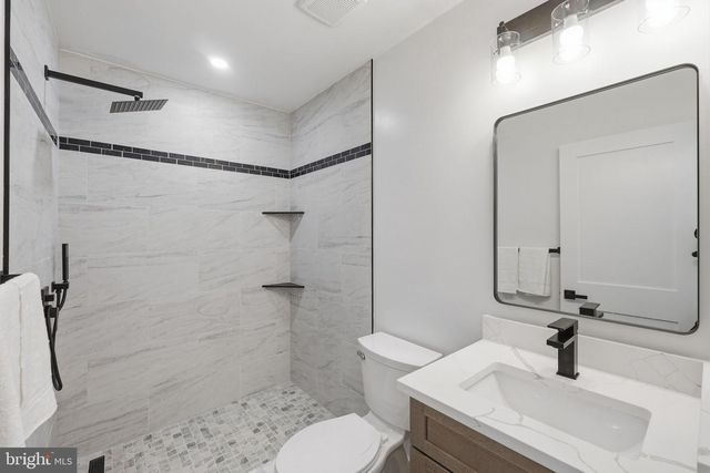 1004 50TH PL NE, Washington, DC 20019