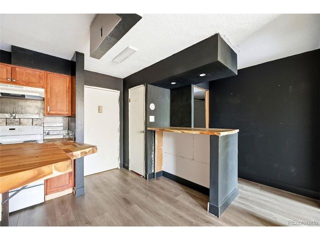 2231 S Vaughn Way 111B, Aurora, CO 80014