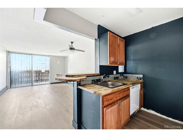 2231 S Vaughn Way 111B, Aurora, CO 80014
