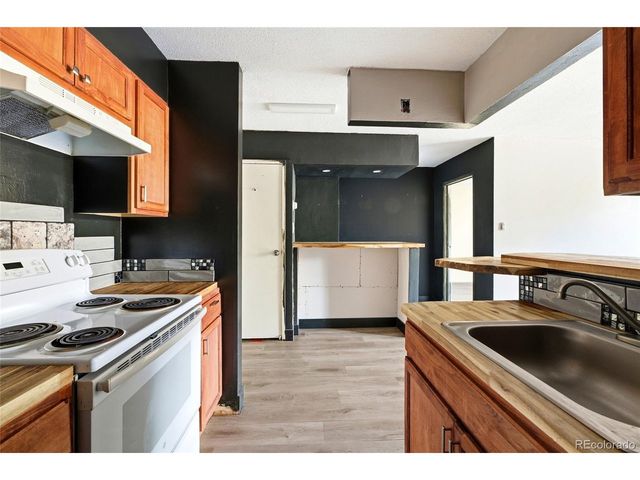 2231 S Vaughn Way 111B, Aurora, CO 80014