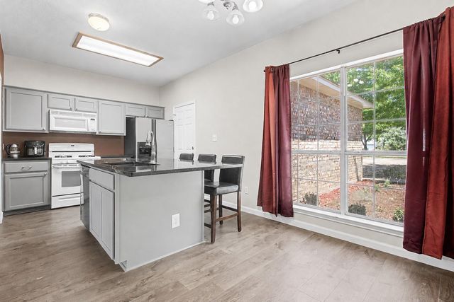 207 Kates WAY, Hutto, TX 78634