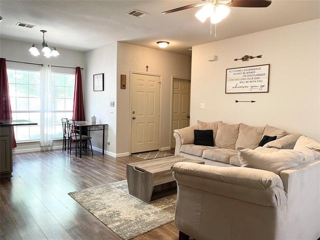207 Kates WAY, Hutto, TX 78634