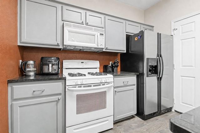 207 Kates WAY, Hutto, TX 78634